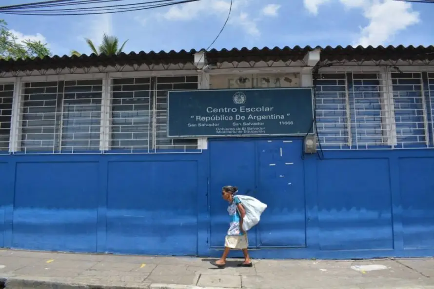 Escuela en el centro histórico, que iba a ser demolida, será restaurada bajo el programa dos escuelas por día