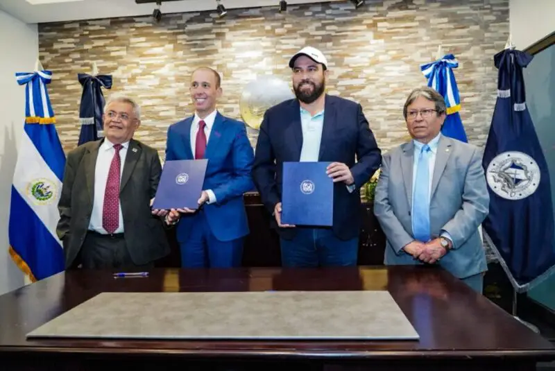 Alcaldes de San Salvador Centro y Sorocaba firman convenio para "impulsar el desarrollo y la inversión"