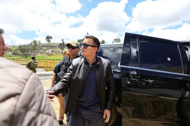 Gobierno ecuatoriano denuncia intento de asesinato contra presidente Noboa tras ataque a su caravana