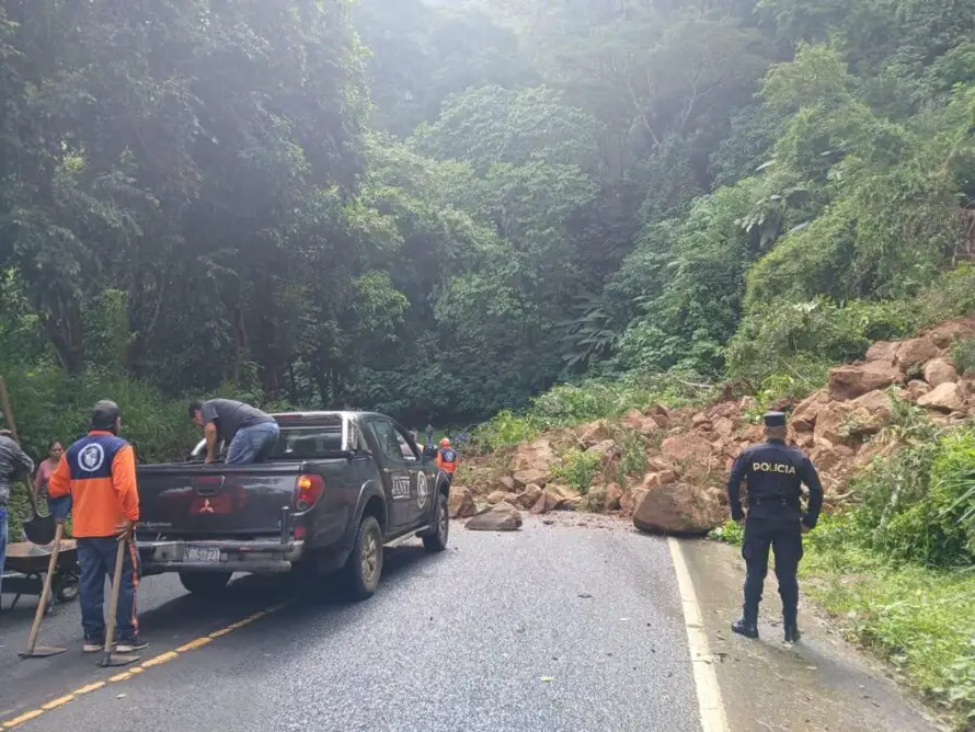 MARN advierte alta probabilidad de deslizamientos y caída de rocas por lluvias de onda tropical, ¿dónde hay más riesgo?