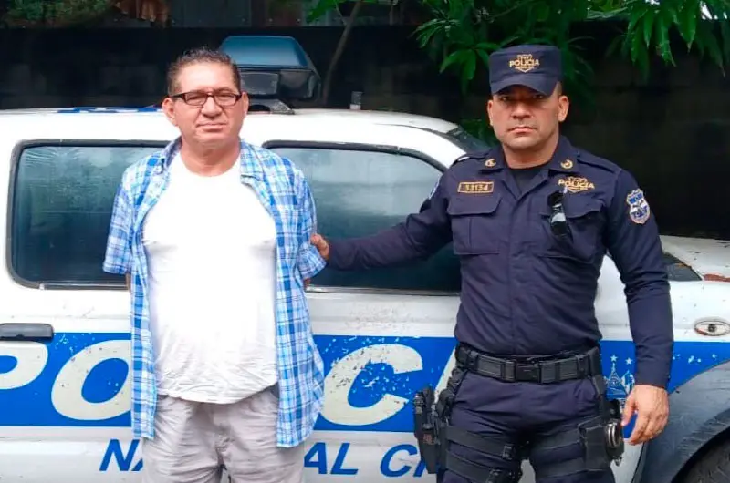 Detienen a hombre que amenazó con arma de fuego a conductor de autobús