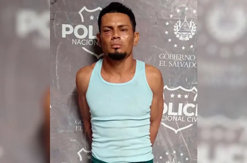 Un detenido por herir a dos hombres mientras ingerían bebidas alcohólicas