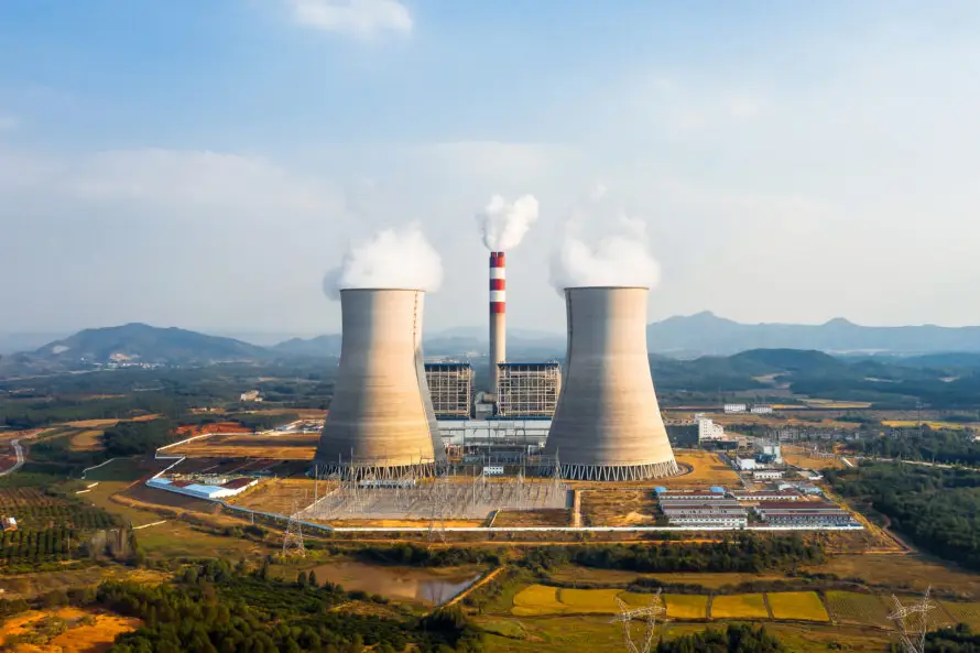 Gobierno continúa explorando sitios para construir primera planta nuclear