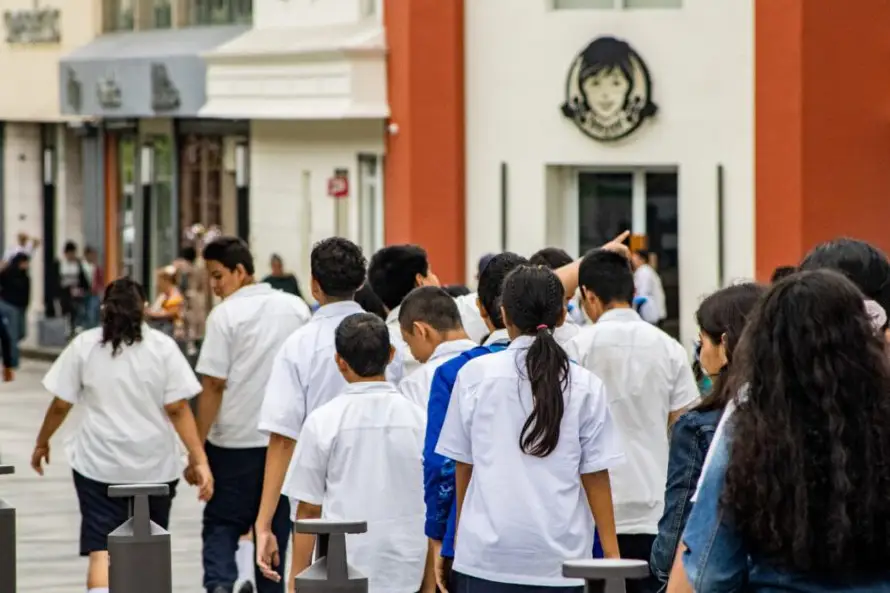 El promedio de años de estudio en El Salvador llega hasta séptimo grado, según encuesta de hogares