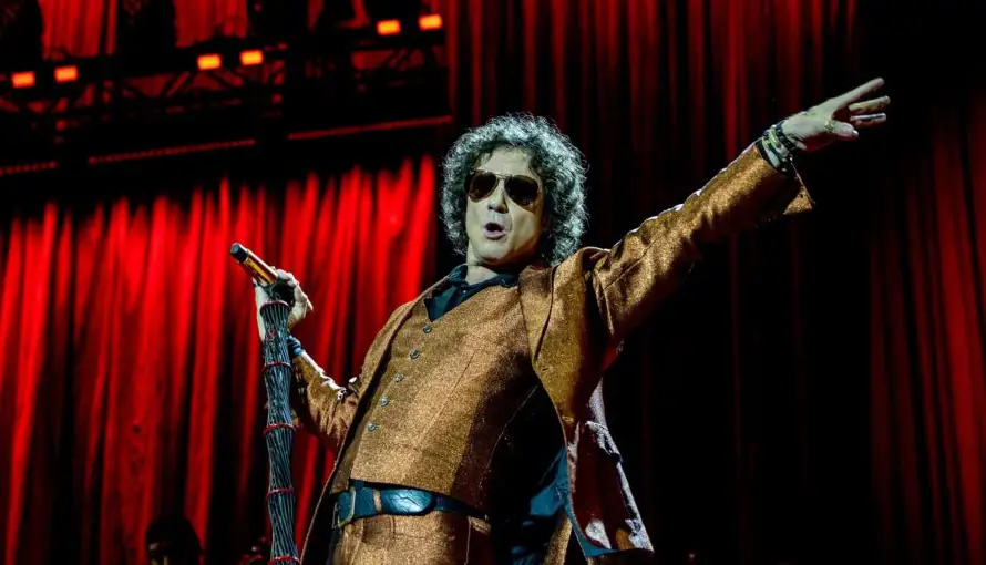 Bunbury regresa a la poesía con su tercer libro "Los suaves deslices de la lluvia"
