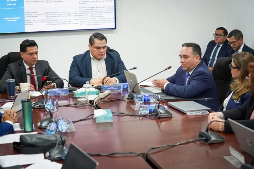 “No es posible que un inversionista extranjero sea sujeto obligado por ser inversionista. Eso le resta competitividad al país”, dice el fiscal