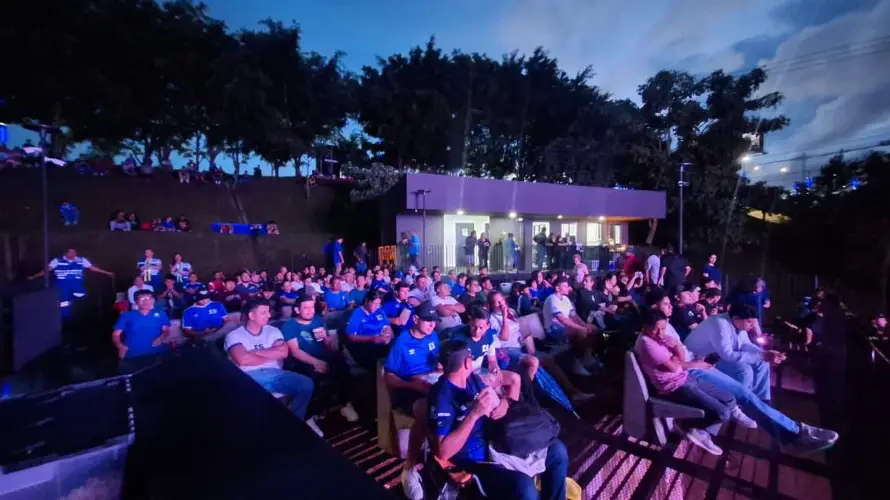 Obras Públicas transmitirá el partido El Salvador–Panamá en cines al aire libre del parque Bicentenario y Nuevo Cuscatlán