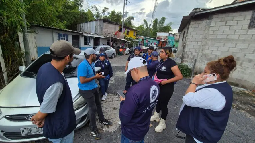 Preparan evacuación preventiva de familias hacia 27 albergues en San Salvador por onda tropical