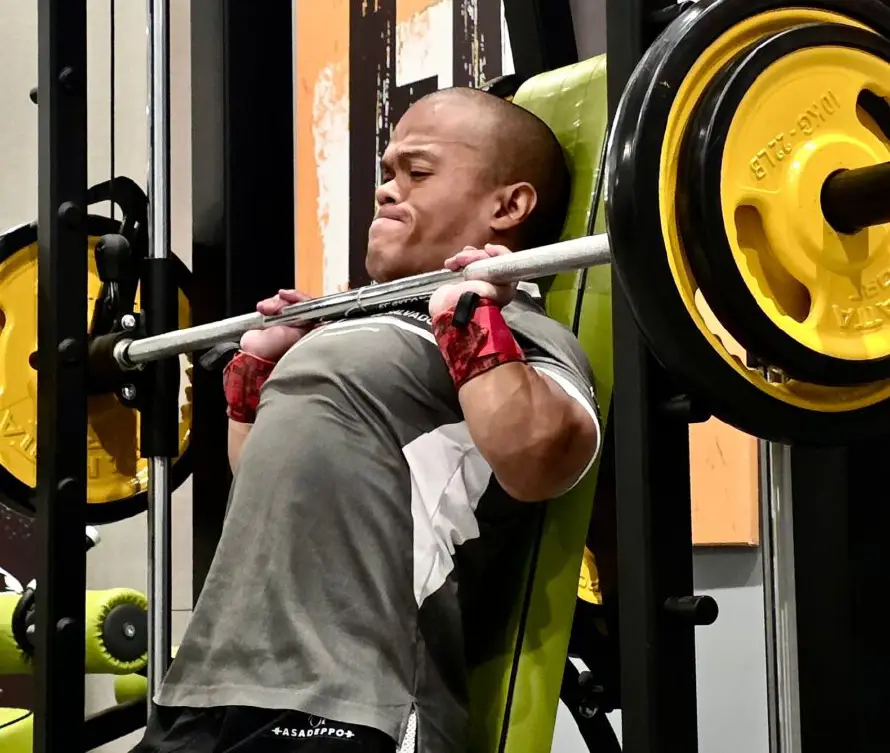 Herbert Aceituno entrena en Egipto para su debut en el Mundial de Parapowerlifting 2025