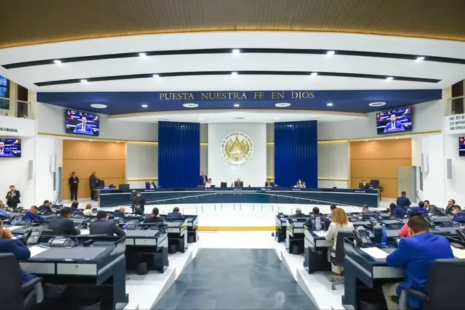 ¿Cuánto en préstamos ha aprobado la Asamblea Legislativa y cuánto incorporó al presupuesto 2025?