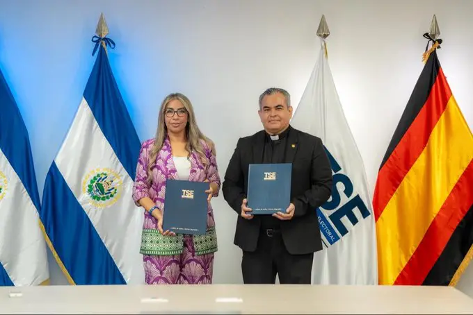Jóvenes estudiantes del Instituto Ricaldone harán prácticas en el TSE
