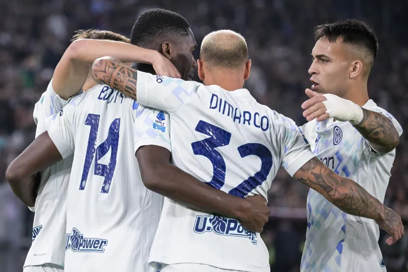 El Inter de Milán derrota a la Roma y se sube al liderato de la Serie A