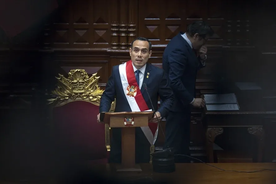 Viejos tuits machistas y denuncia por violación persiguen a José Jerí, el nuevo presidente interino de Perú