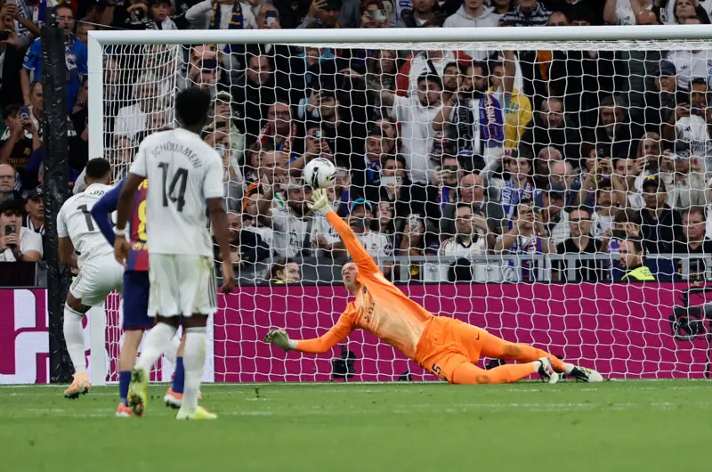 Szczesny, sobre el penalti parado a Mbappé: "Me lancé al mismo lado que lanzó el último"