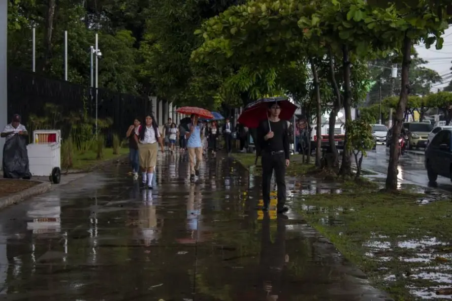 Suspenden clases en escuelas públicas "hasta nuevo aviso" por aumento de lluvias