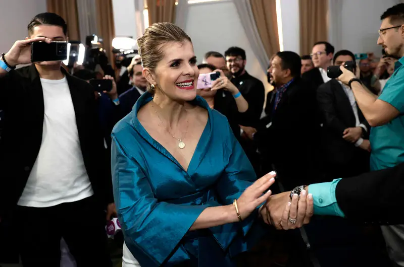 Candidata oficialista lidera intención de voto y los indecisos suman el 55 % en Costa Rica
