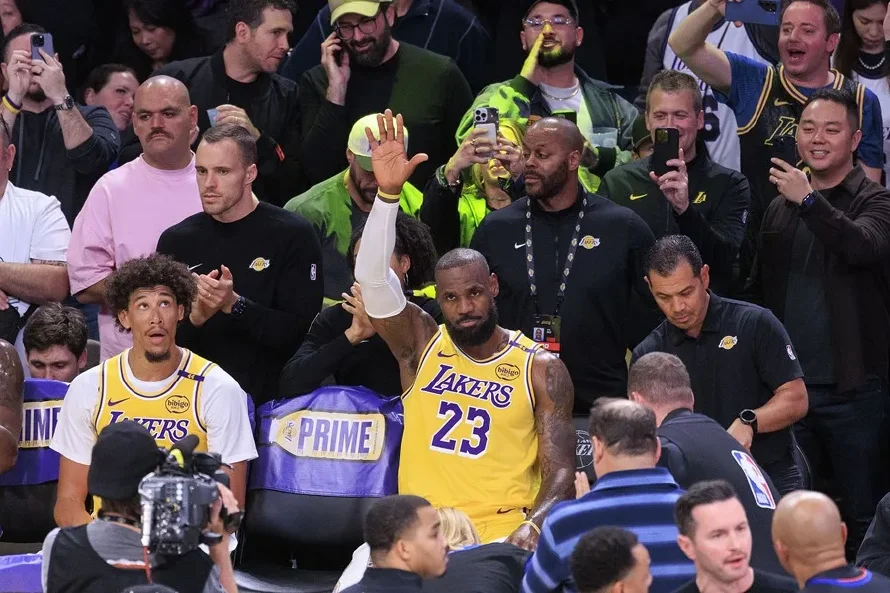 Le llueven críticas a LeBron James por usar truco publicitario para anunciar una bebida alcohólica