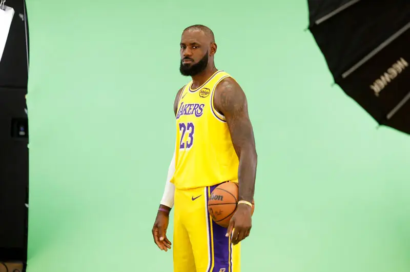 Las entradas para el posible último partido de LeBron superan los $770