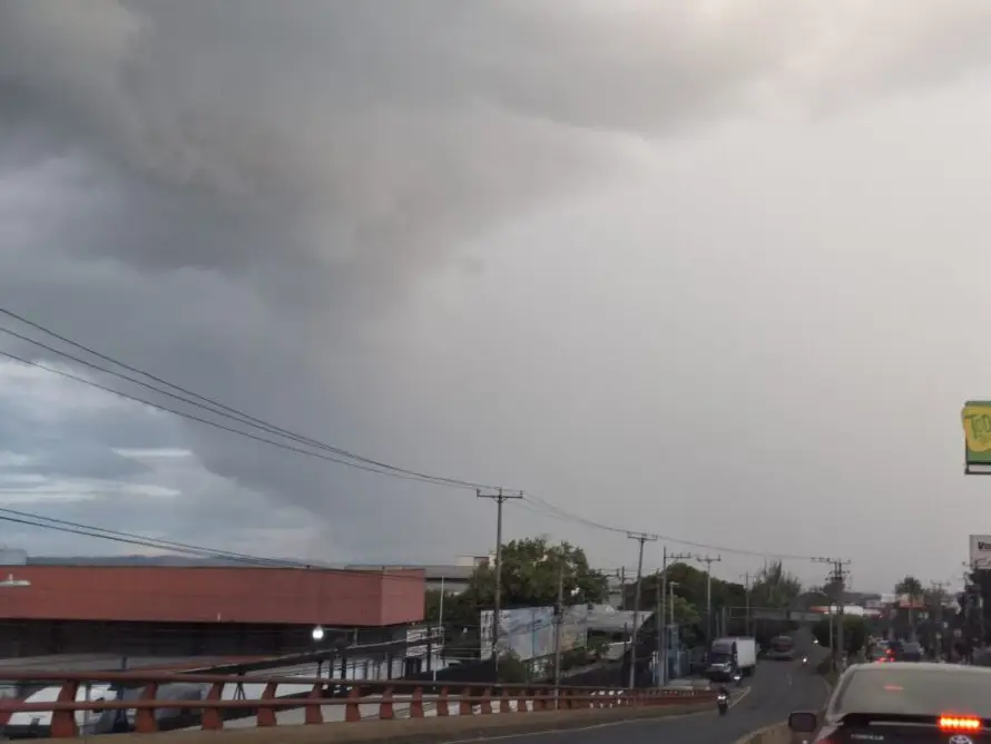 Prevén tormentas eléctricas y vientos este viernes en varias zonas de El Salvador