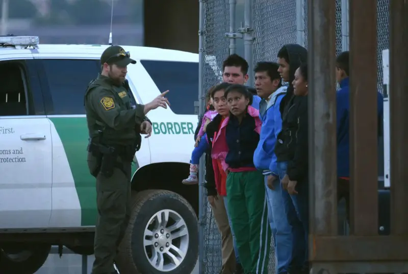 Aprehensiones de migrantes del Triángulo Norte caen 90 % en EE.UU. durante 2025