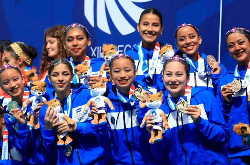 El Salvador conquista cinco oros en natación artística en los Juegos Centroamericanos