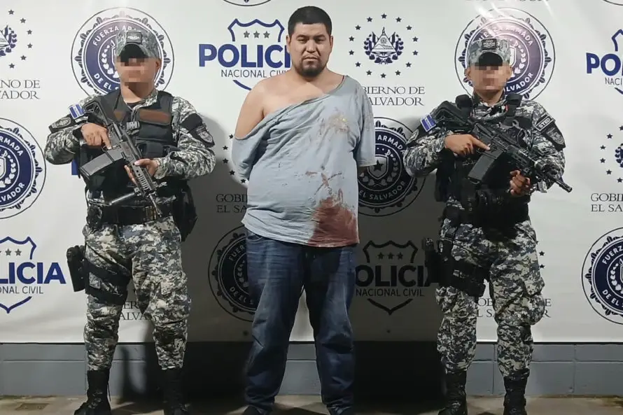 Policía detiene a hombre que lesionó a su hermana con un cuchillo