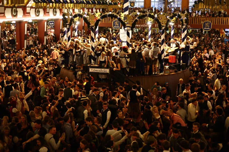 El Oktoberfest de Múnich cierra con 6.5 millones de visitantes y menor consumo de cerveza