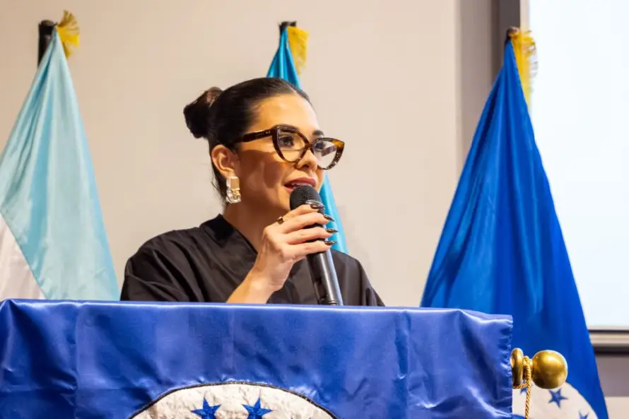 Nueva presidenta del Parlacen dice que diputados de El Salvador conservan sus derechos hasta 2031