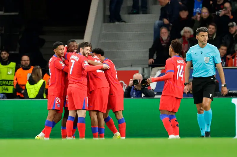 El PSG aniquila al Leverkusen en medio de dos expulsiones y un penalti fallado