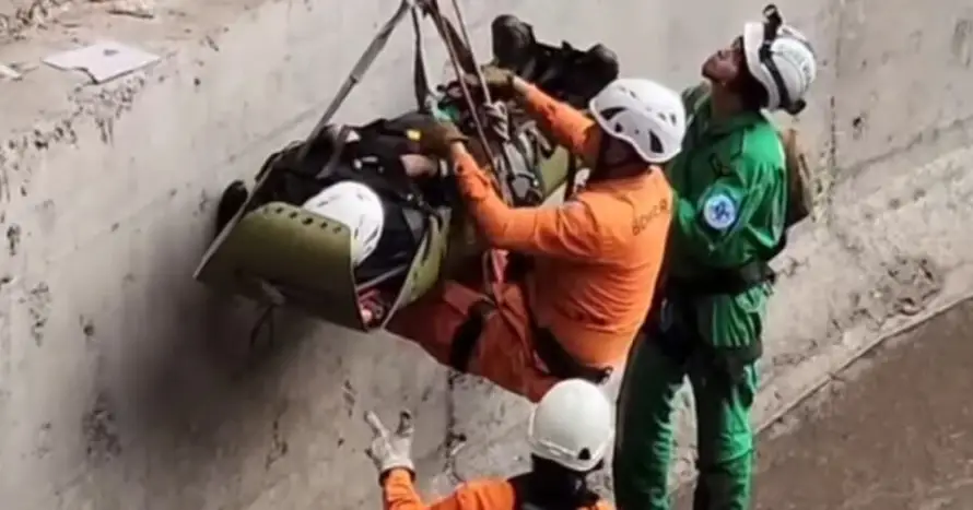 Rescatan a hombre tras caer al barranco del río Acelhuate en San Salvador