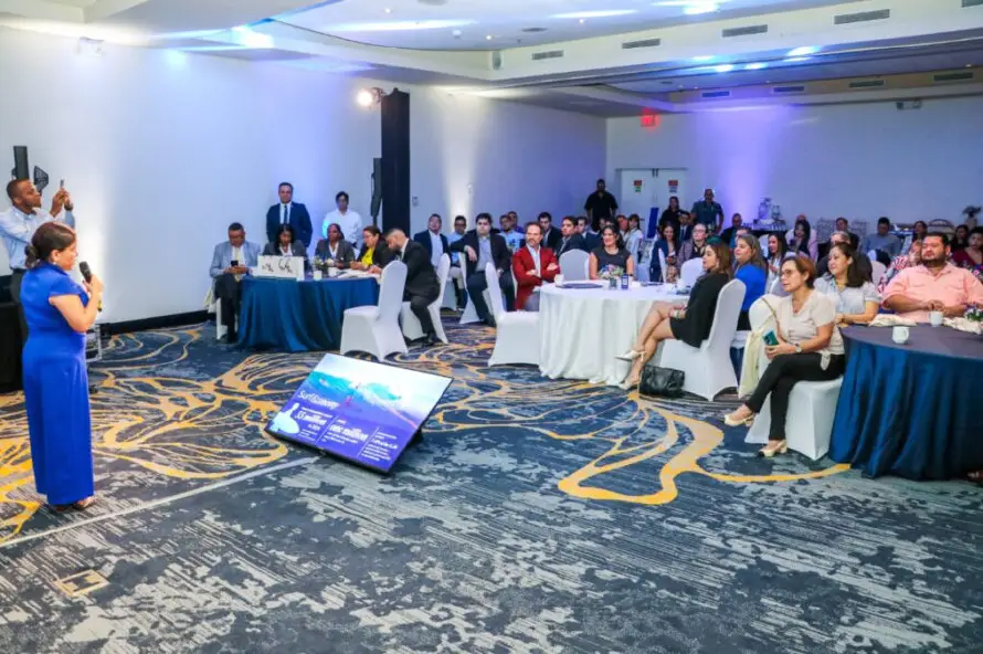 Promueven el turismo salvadoreño a más de 70 empresas en Panamá