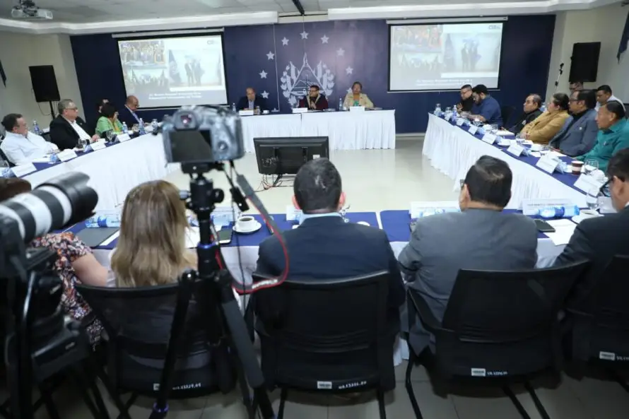 Consejo del Trabajo entregará a Bukele proyecto de transición a la economía formal el 24 de octubre