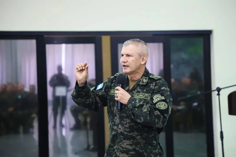 Fiscalía de Honduras acusa a exjefe militar por atacar a periodistas