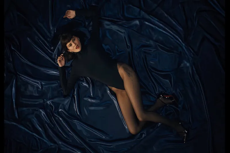 “In the Dark”, la nueva canción de Selena Gomez: amor incondicional desde la vulnerabilidad