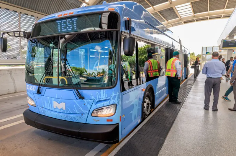 Miami lanza el mayor transporte público eléctrico BRT de EEUU