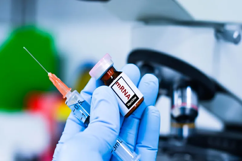 Vacunas mRNA usadas contra el COVID-19 podrían revolucionar el tratamiento del cáncer, según nueva investigación