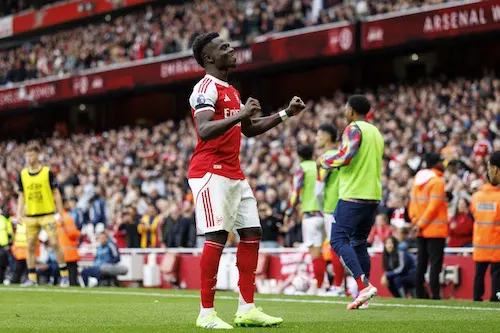 Arteta celebra su partido 300 con una victoria y el liderato provisional de la Premier