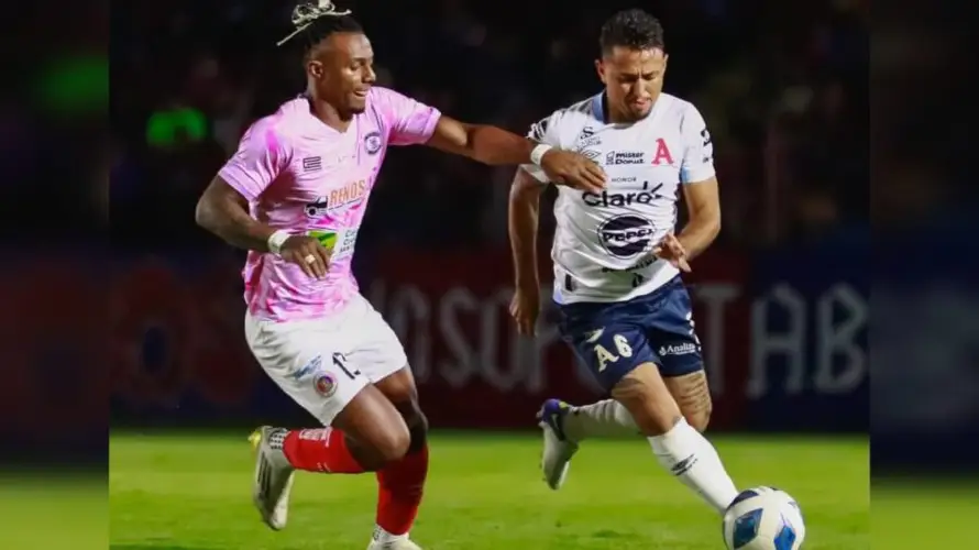 FAS y Alianza igualan 2-2 en un encuentro cargado de tensión y expulsiones