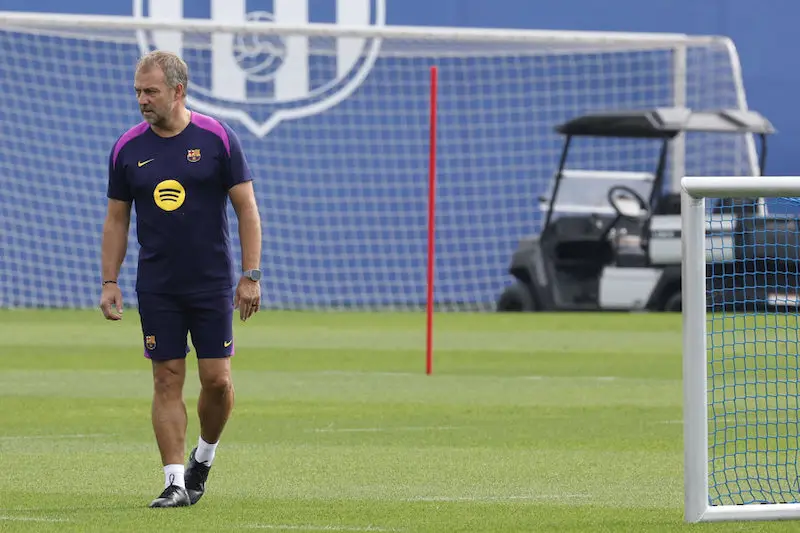 Flick descarta a Lamine Yamal para enfrentar al Sevilla y pone en duda su presencia en el Clásico