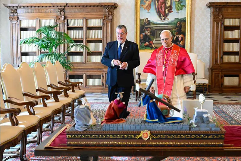 El papa se reúne con Arévalo de León para hablar de la lucha contra pobreza y delincuencia