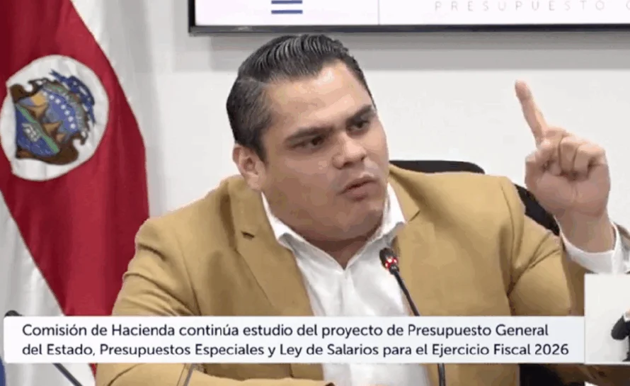 Caleb Navarro defiende trabajo legislativo: “Aquí no se oculta nada, aquí no venimos a burlarnos, aquí venimos a trabajar”