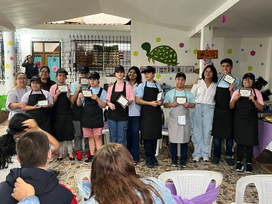 Coffee Cai celebra un año de inclusión y neuroeducación
