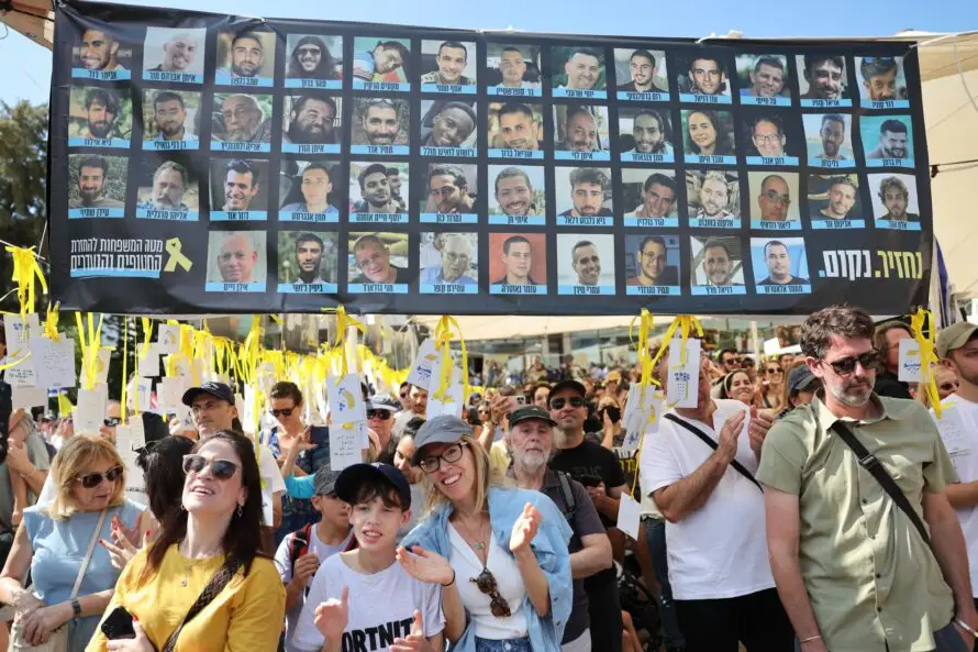 Familiares exigen suspender tregua si Hamás no devuelve cuerpos
