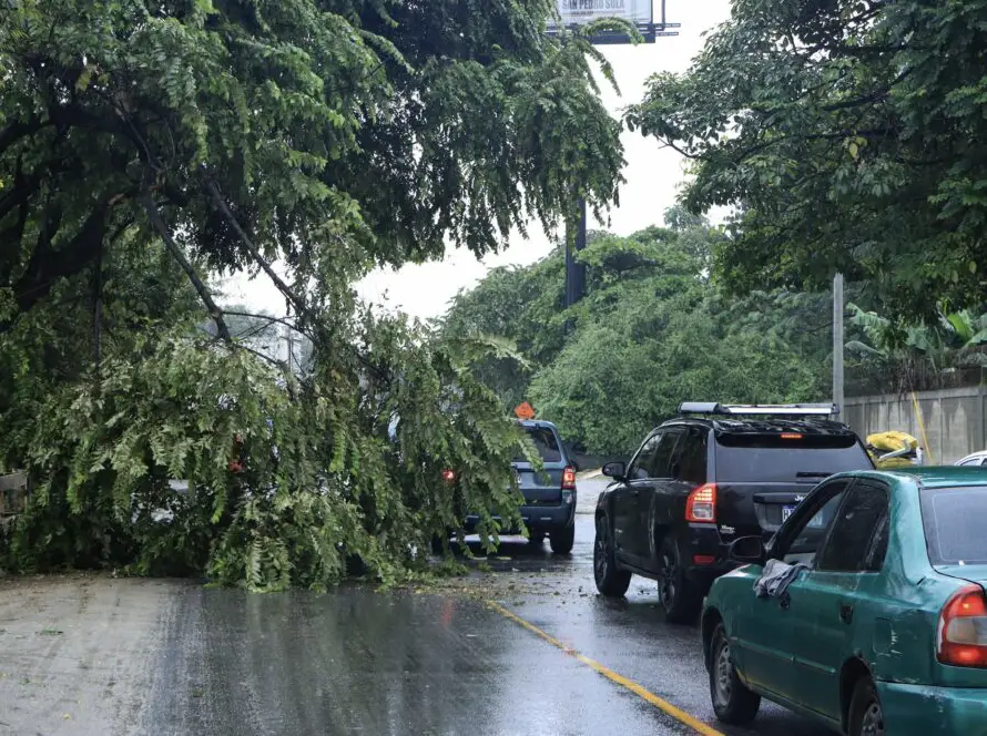 Declaran emergencia en 4 departamentos de Honduras y teletrabajo en la capital por lluvias