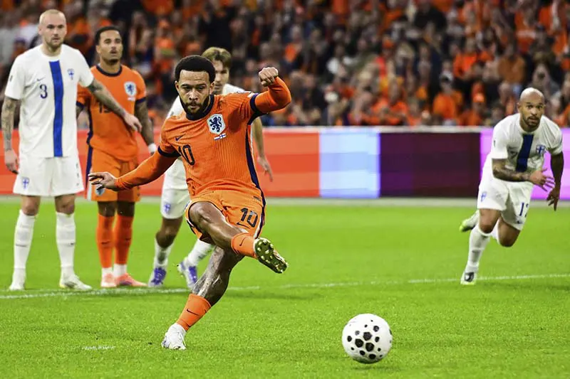 Depay acerca a Países Bajos al Mundial
