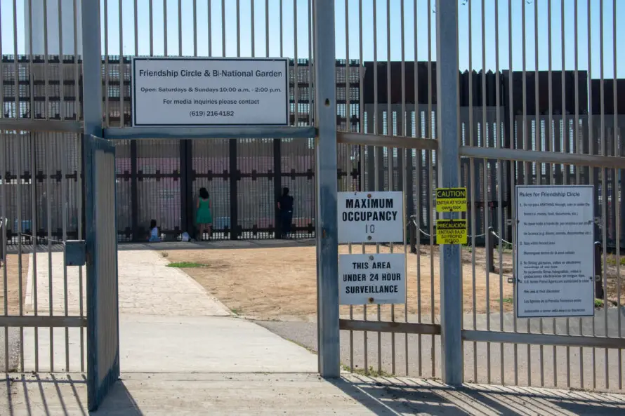 Agentes de migración detienen a varias personas en redadas coordinadas en el sur de EE.UU.