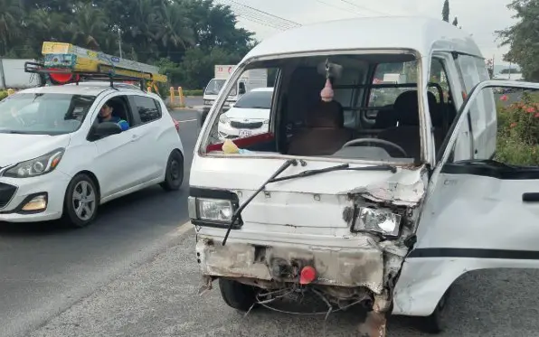 Accidente deja a cuatro personas lesionadas en San Juan Opico