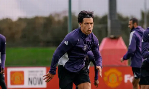 Lisandro Martínez vuelve a entrenar con el Manchester United tras ocho meses de baja