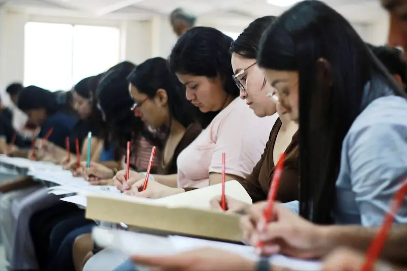Menos salvadoreños estudiaron carreras universitarias en 2024