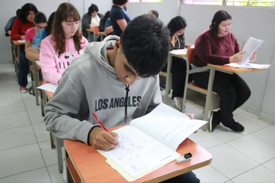 Gobierno pide autorizar préstamo de $100 millones del BID para reducir abandono escolar en educación media y postsecundaria